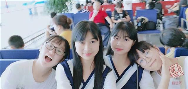 牛！双胞胎姐妹闯过自主招生三关，同被武大国产熟女
录取